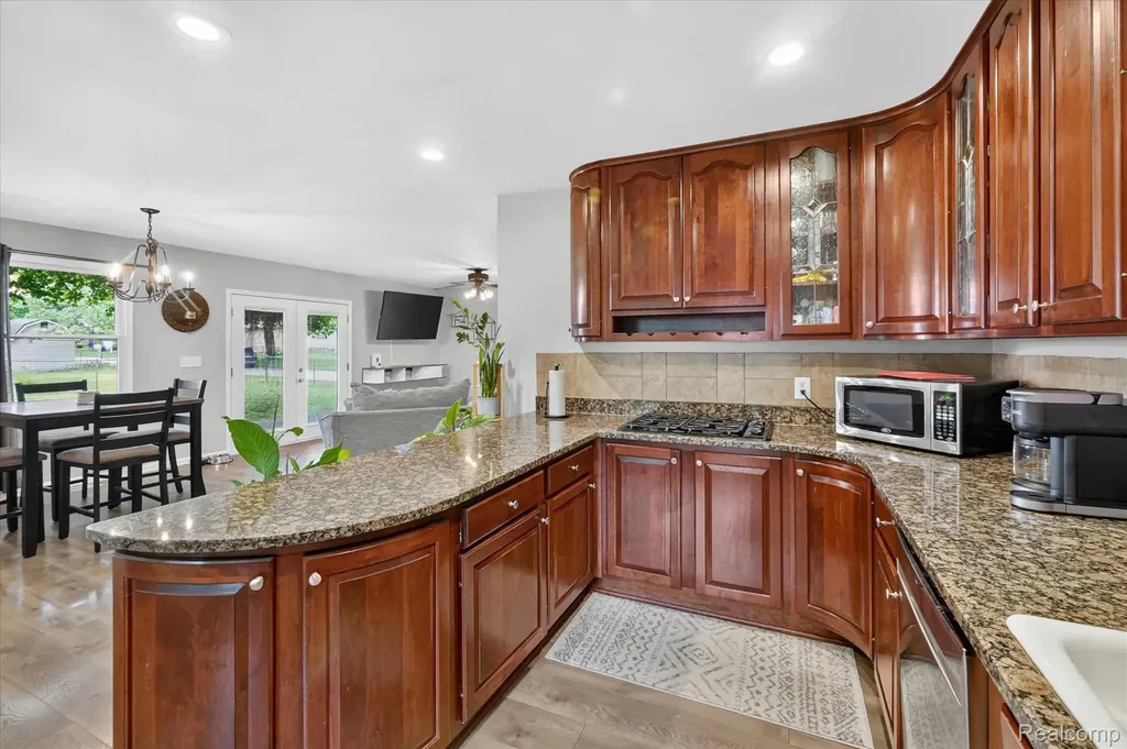 9115 Maplewood Drive White Lake Charter Township MI 48386