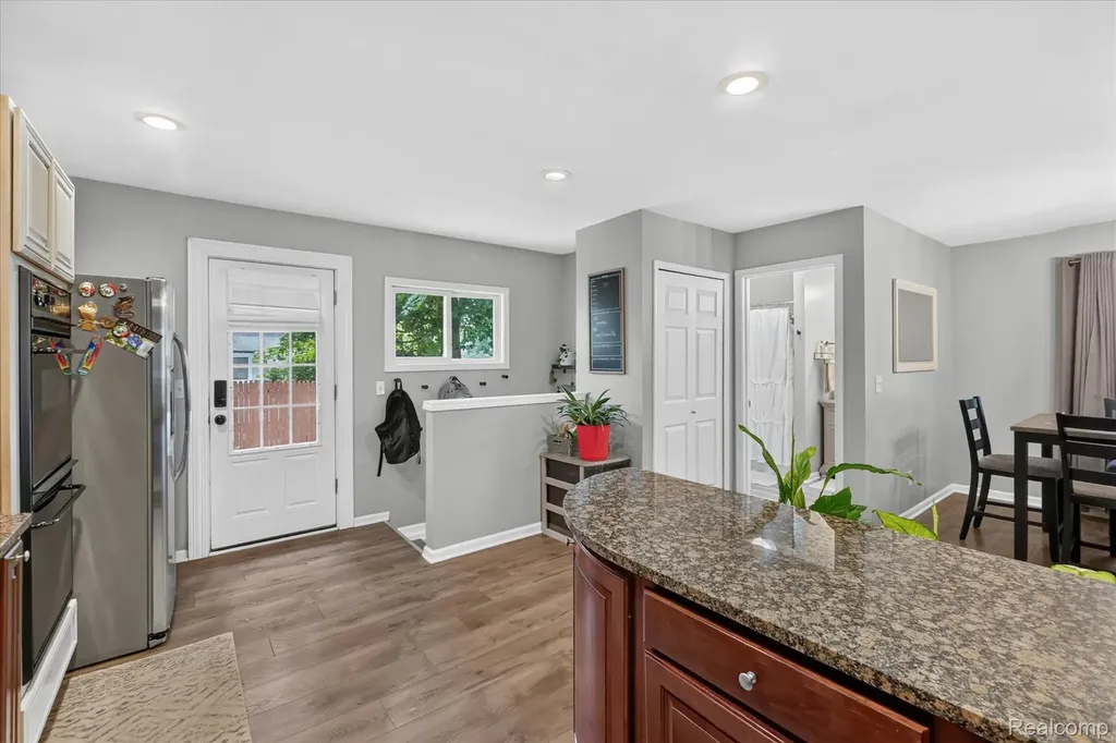9115 Maplewood Drive White Lake Charter Township MI 48386