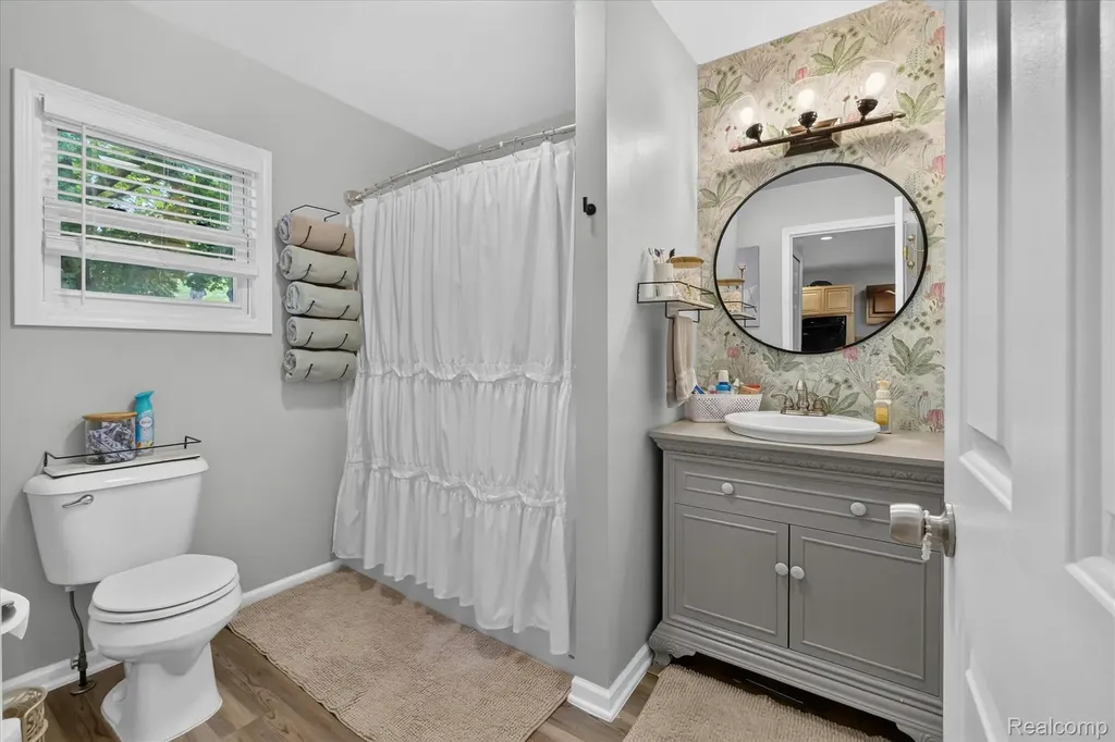 9115 Maplewood Drive White Lake Charter Township MI 48386