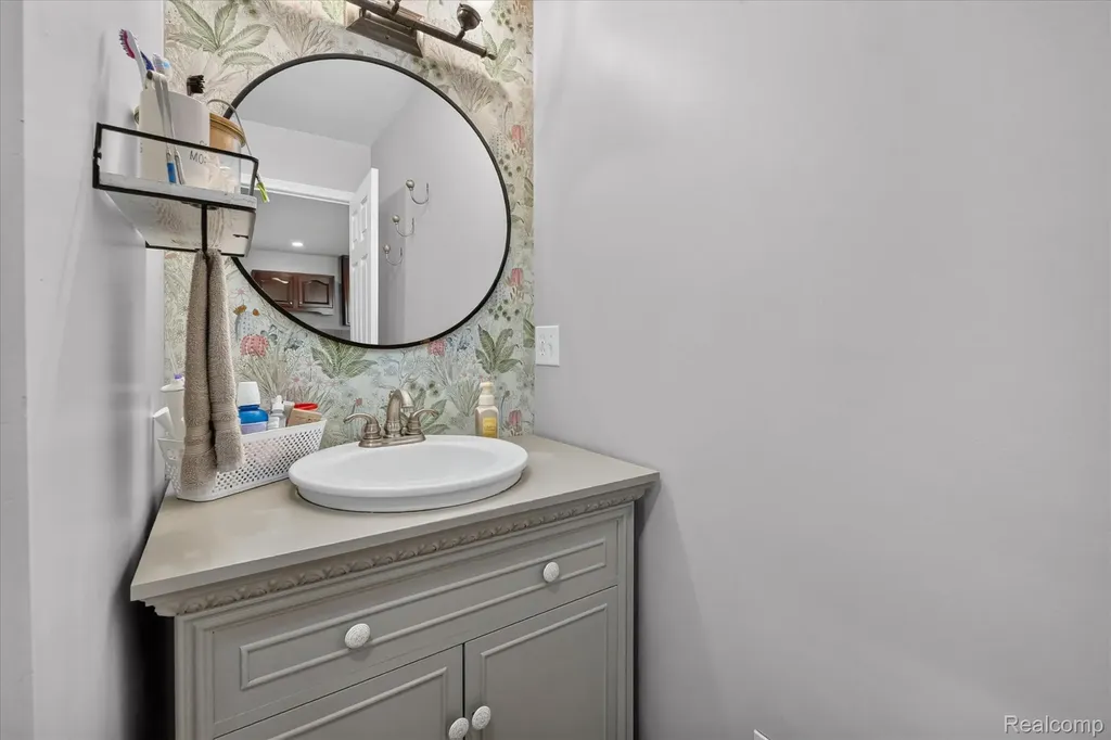 9115 Maplewood Drive White Lake Charter Township MI 48386