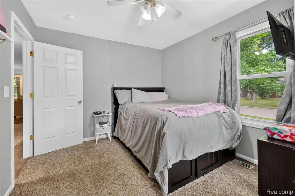 9115 Maplewood Drive White Lake Charter Township MI 48386