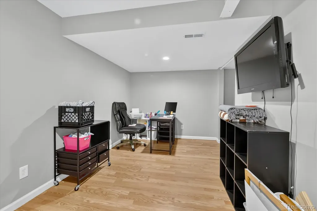 9115 Maplewood Drive White Lake Charter Township MI 48386