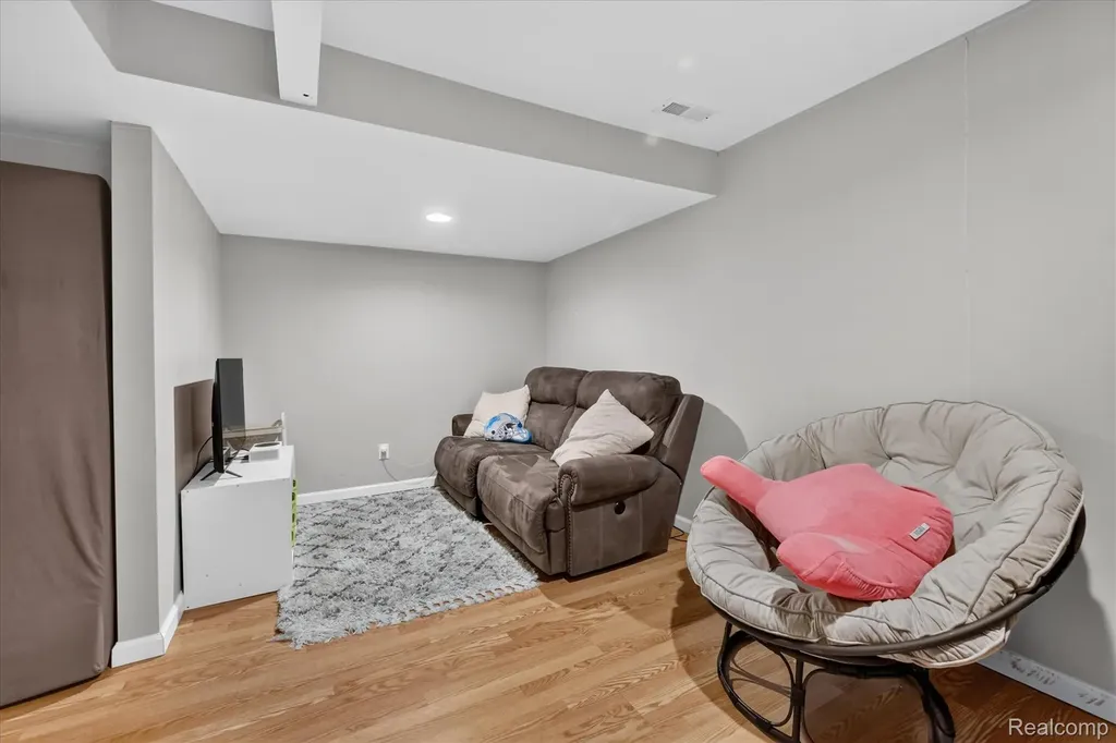 9115 Maplewood Drive White Lake Charter Township MI 48386
