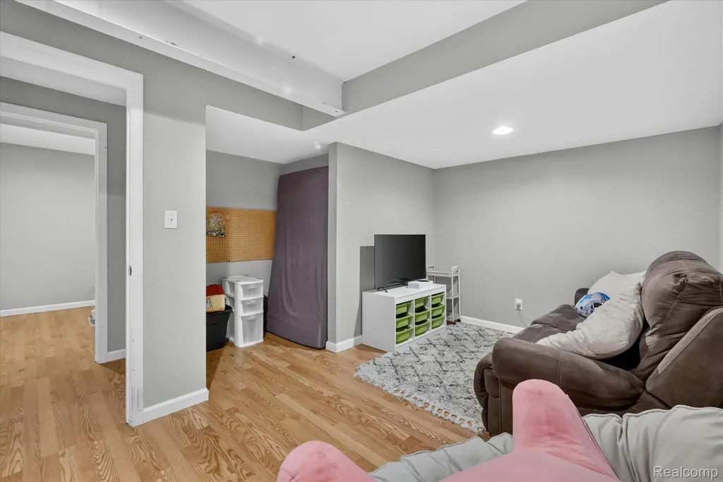 9115 Maplewood Drive White Lake Charter Township MI 48386