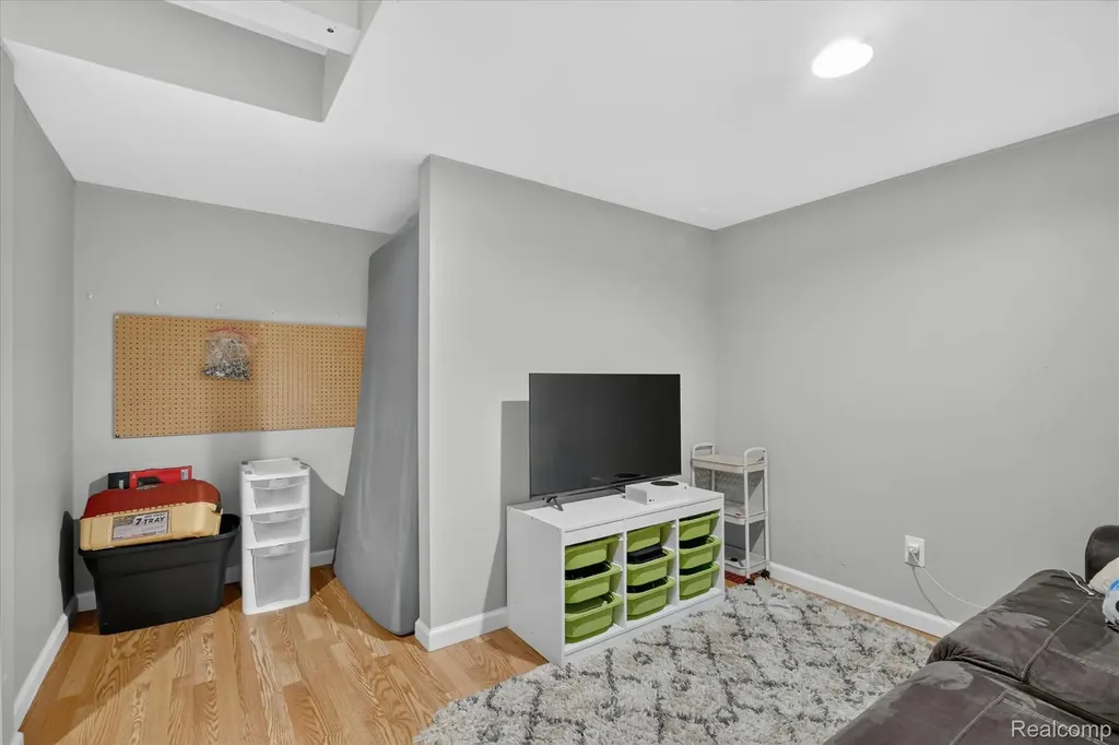 9115 Maplewood Drive White Lake Charter Township MI 48386