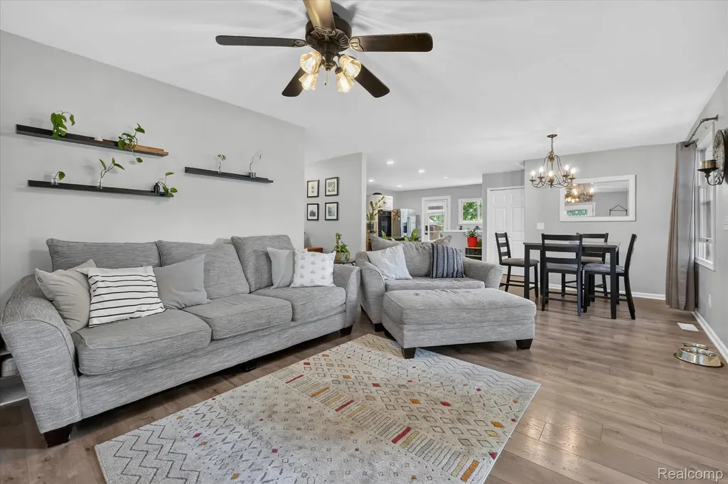 9115 Maplewood Drive White Lake Charter Township MI 48386
