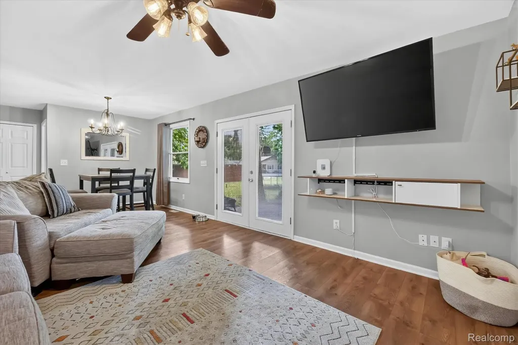 9115 Maplewood Drive White Lake Charter Township MI 48386