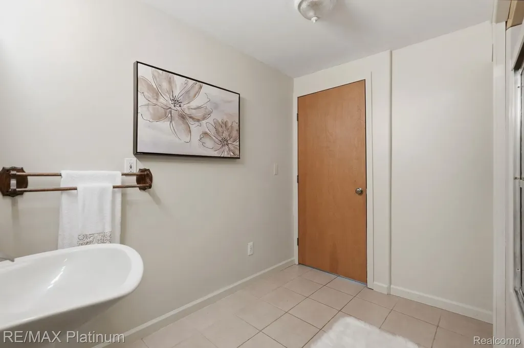 15921 W M 36 Putnam Township MI 48169