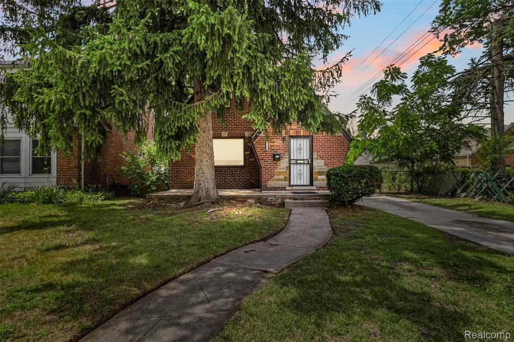 17717 Avon Avenue Detroit City MI 48219
