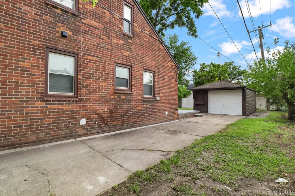 17717 Avon Avenue Detroit City MI 48219