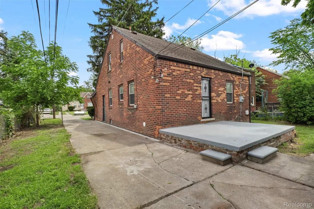 17717 Avon Avenue Detroit City MI 48219