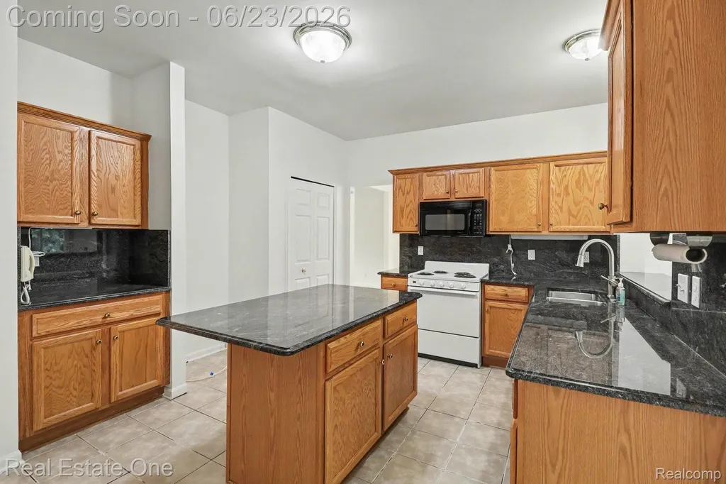 2106 Cattail Circle Rochester Hills City MI 48309