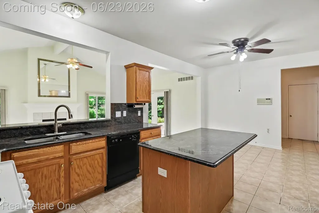 2106 Cattail Circle Rochester Hills City MI 48309