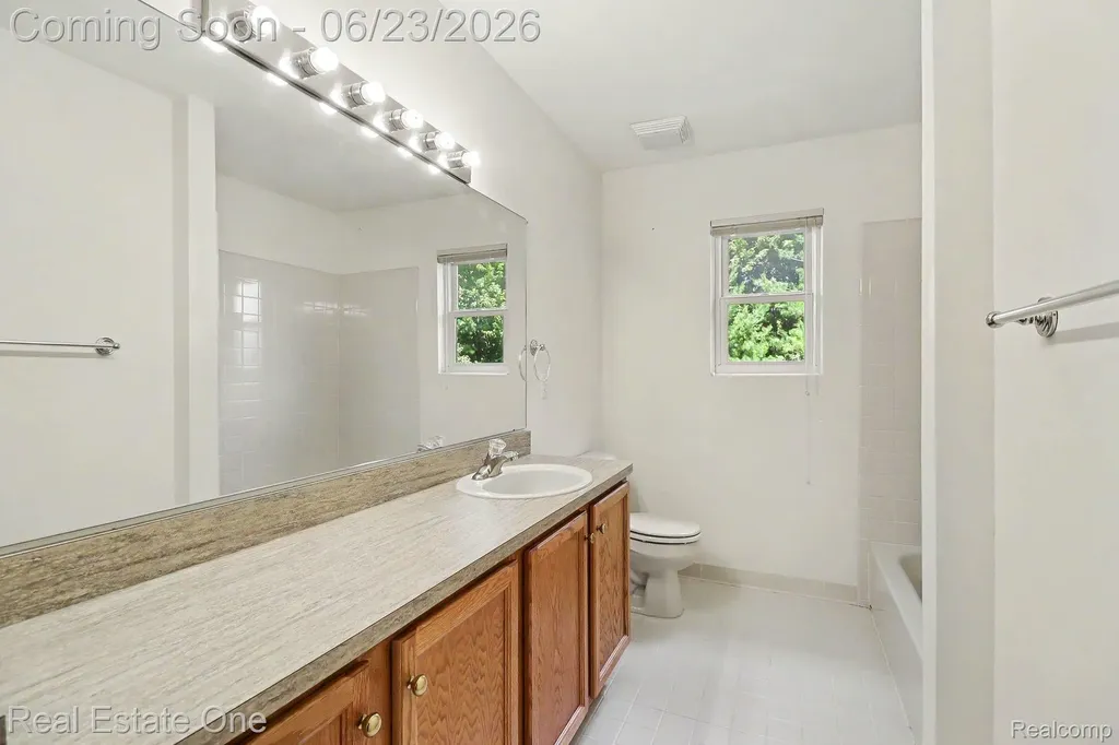 2106 Cattail Circle Rochester Hills City MI 48309