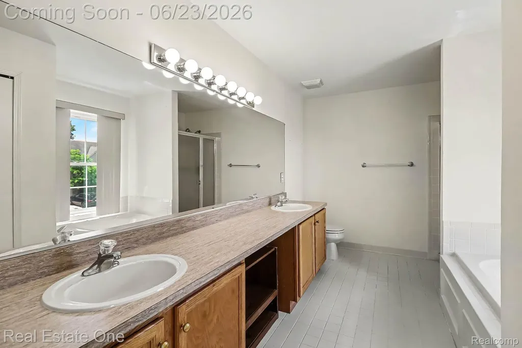 2106 Cattail Circle Rochester Hills City MI 48309