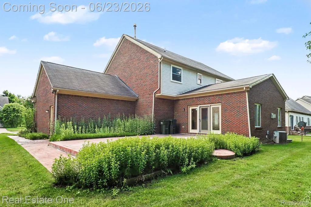2106 Cattail Circle Rochester Hills City MI 48309