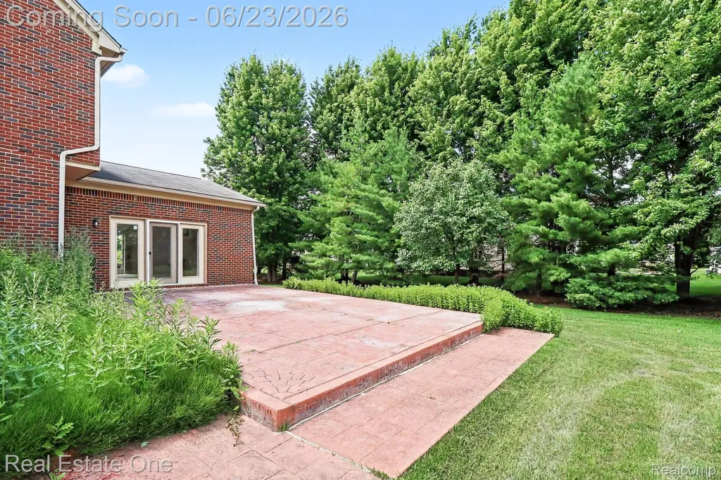 2106 Cattail Circle Rochester Hills City MI 48309