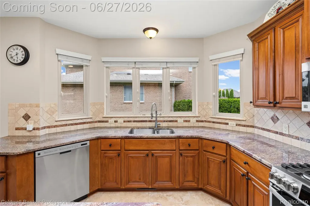 16238 Via Mera Macomb Township MI 48042