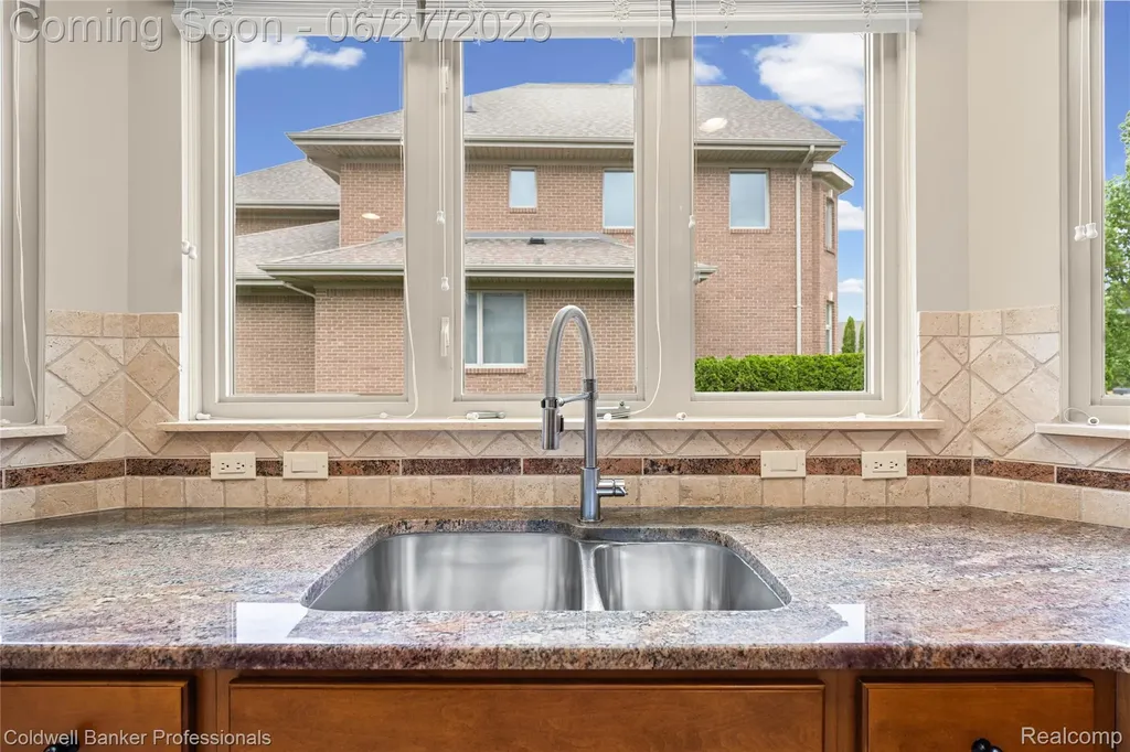 16238 Via Mera Macomb Township MI 48042