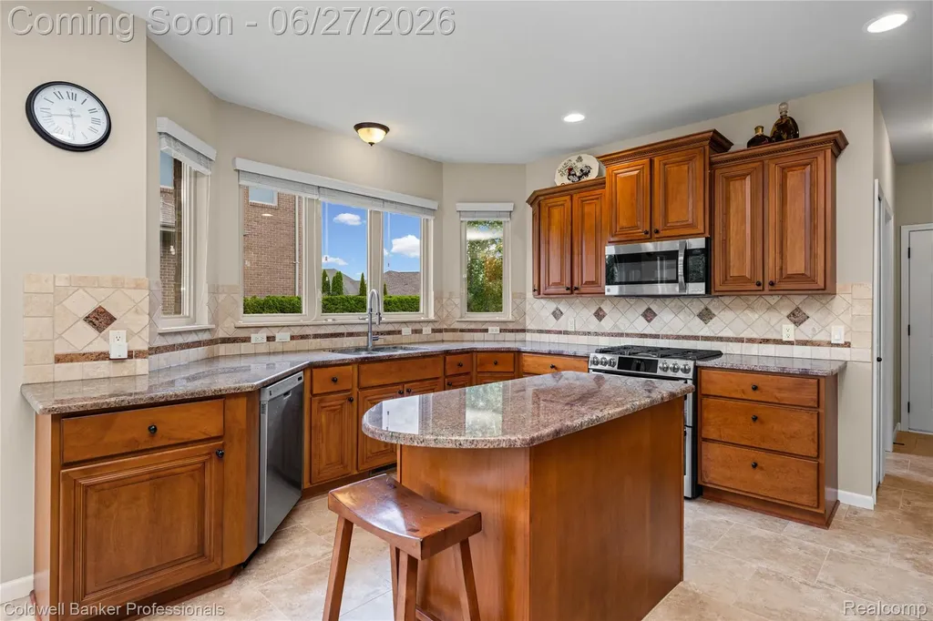 16238 Via Mera Macomb Township MI 48042