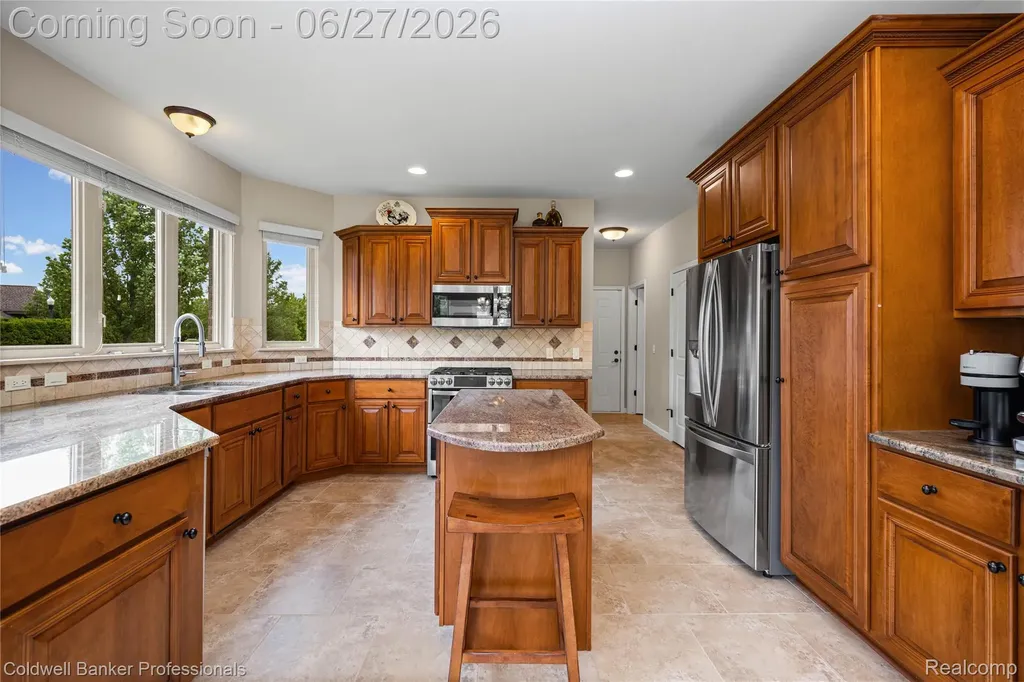 16238 Via Mera Macomb Township MI 48042