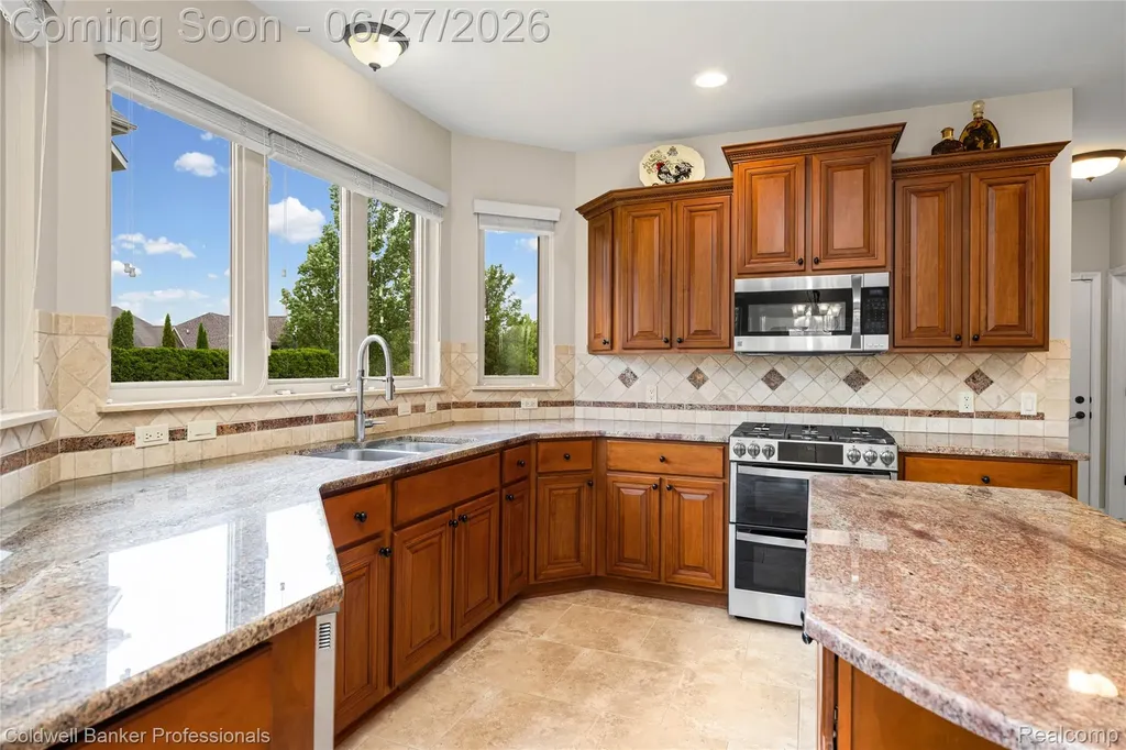 16238 Via Mera Macomb Township MI 48042