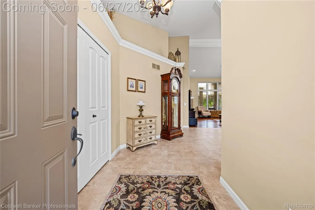 16238 Via Mera Macomb Township MI 48042