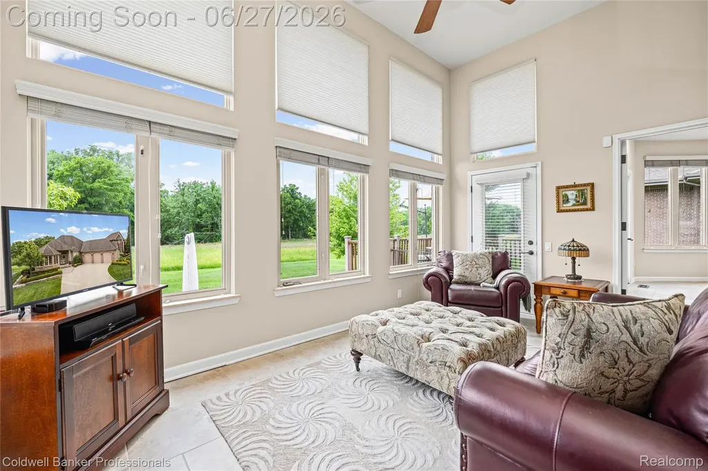 16238 Via Mera Macomb Township MI 48042
