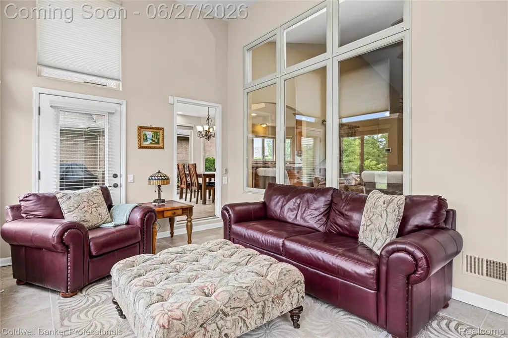 16238 Via Mera Macomb Township MI 48042