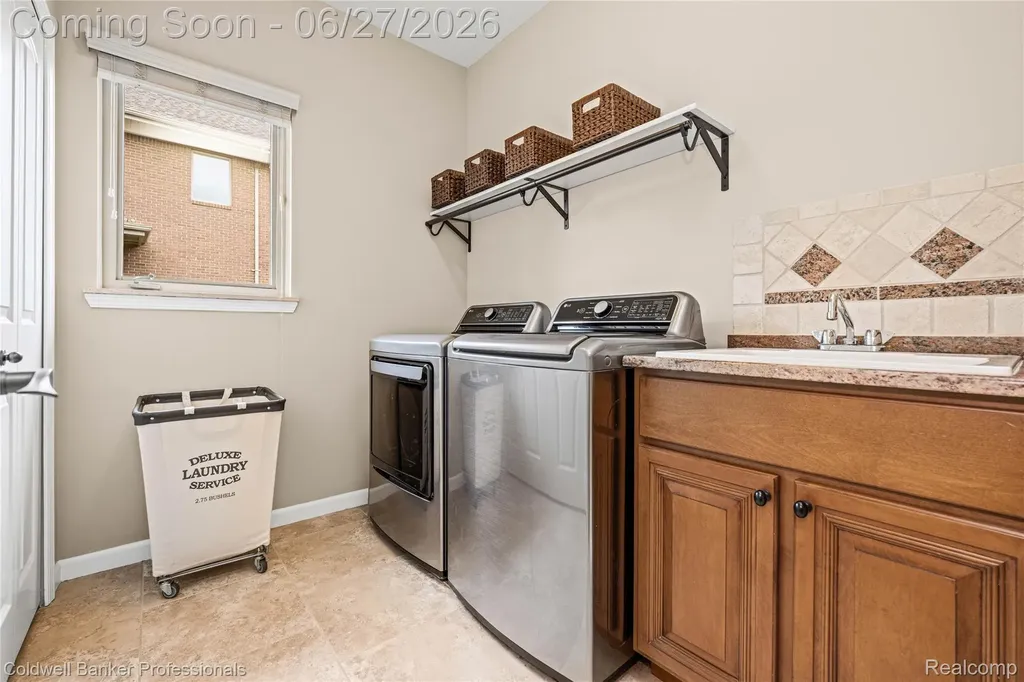 16238 Via Mera Macomb Township MI 48042