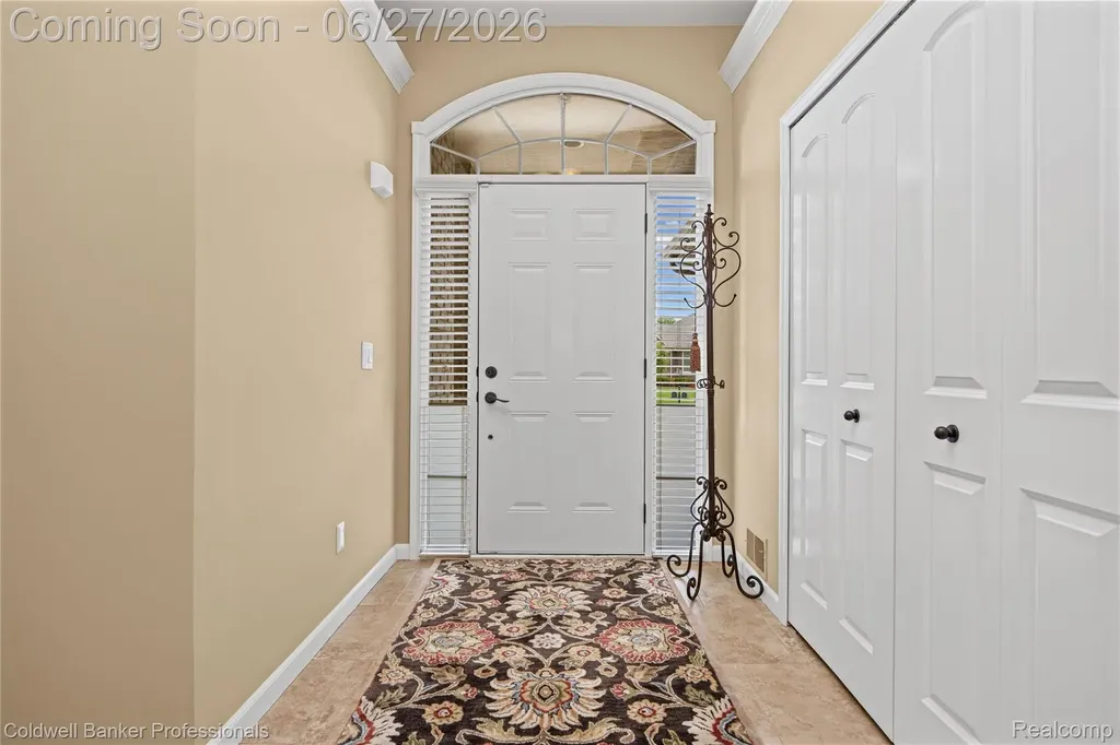 16238 Via Mera Macomb Township MI 48042