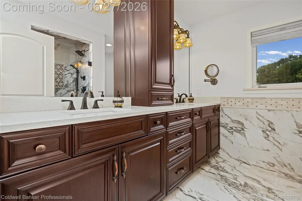16238 Via Mera Macomb Township MI 48042