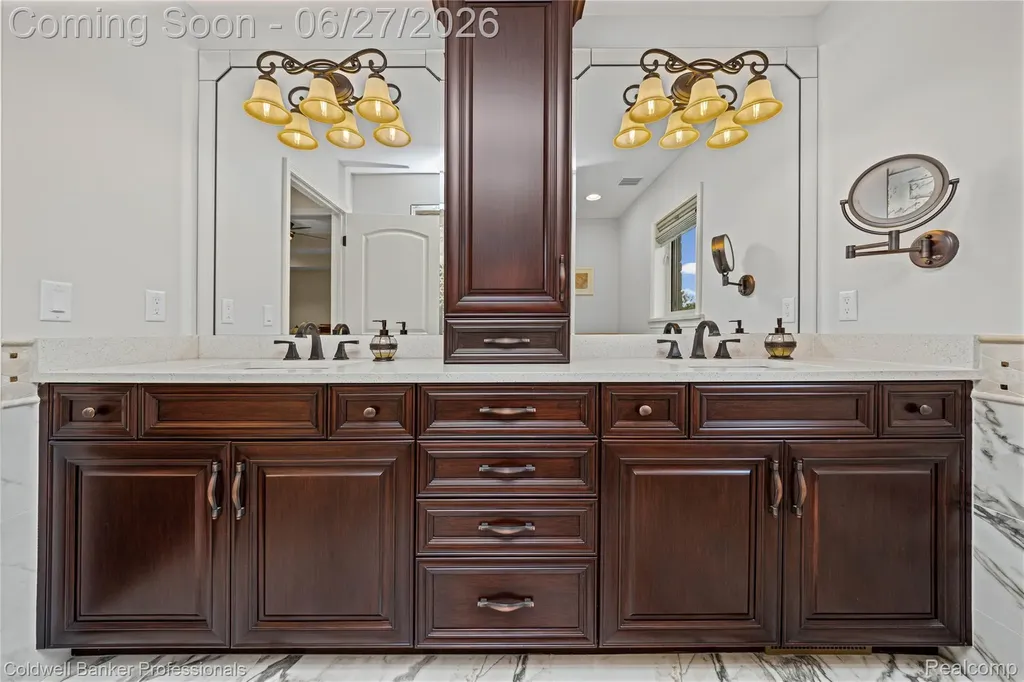 16238 Via Mera Macomb Township MI 48042
