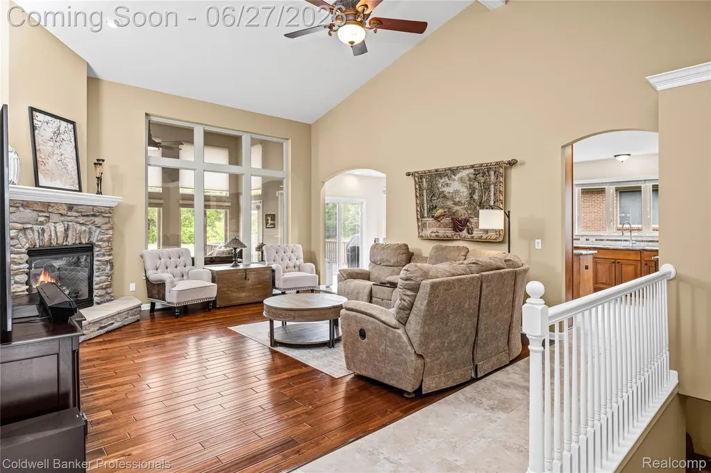 16238 Via Mera Macomb Township MI 48042