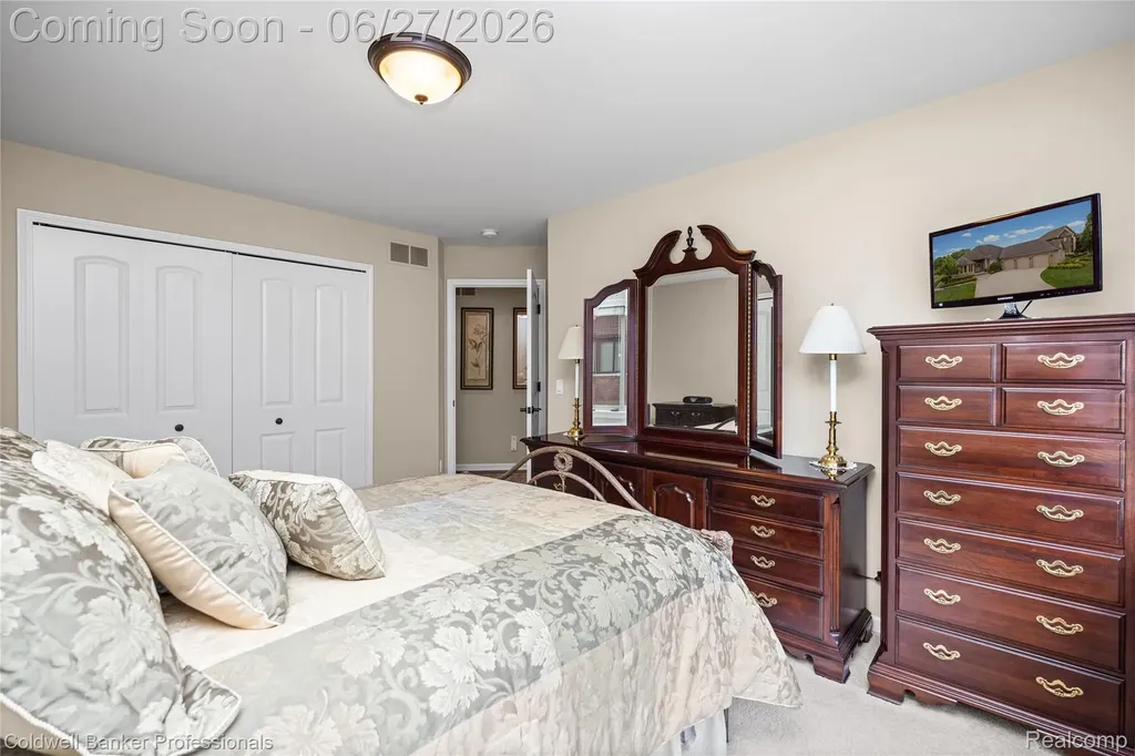 16238 Via Mera Macomb Township MI 48042