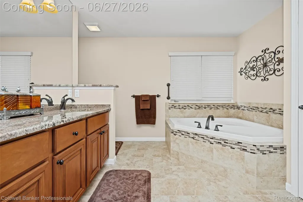 16238 Via Mera Macomb Township MI 48042