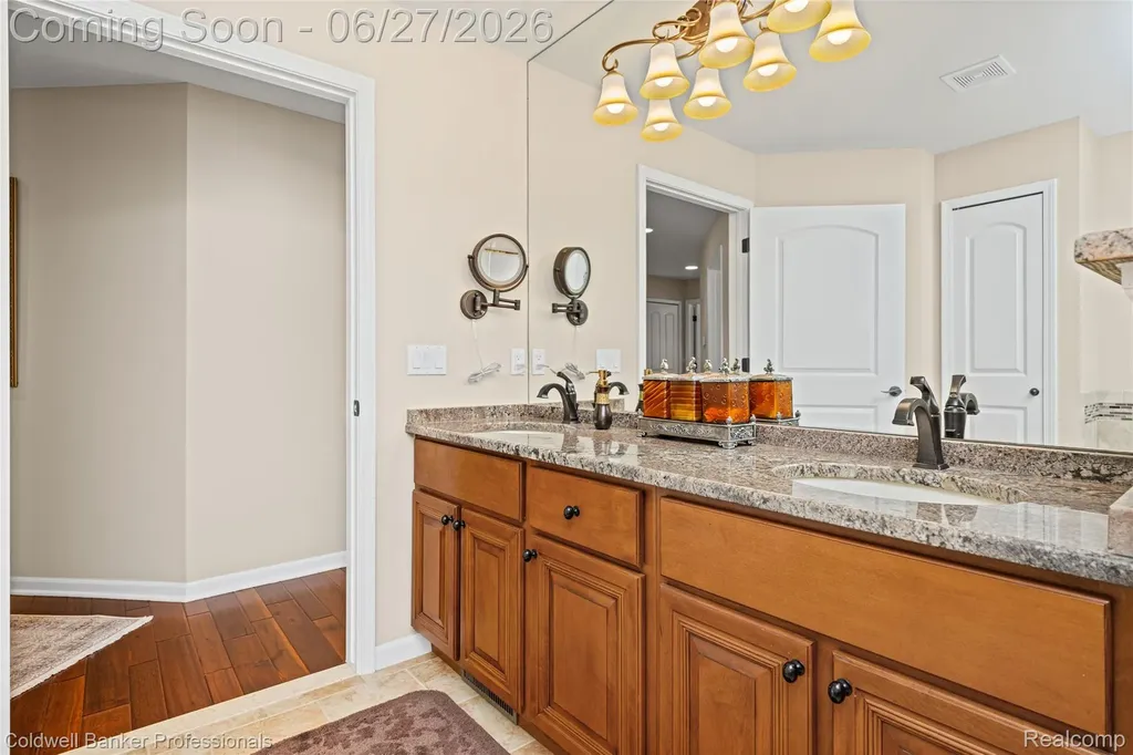 16238 Via Mera Macomb Township MI 48042
