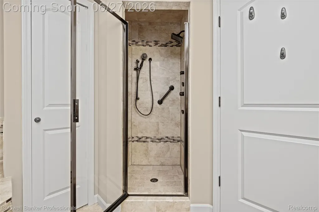 16238 Via Mera Macomb Township MI 48042