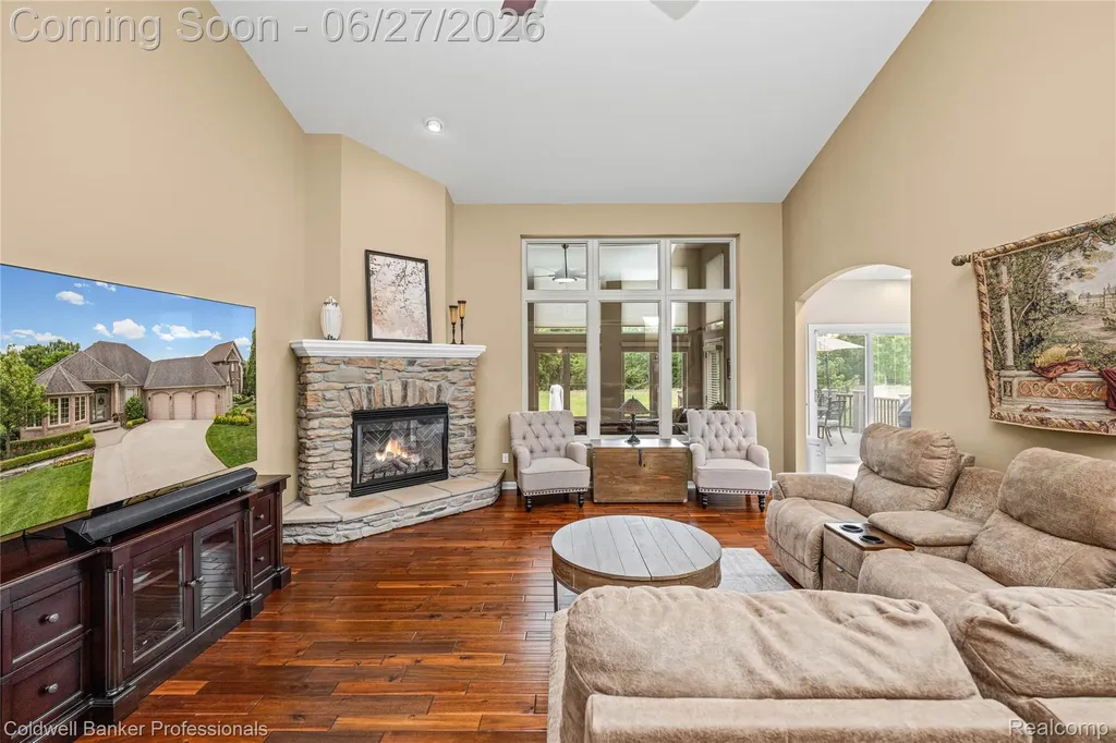 16238 Via Mera Macomb Township MI 48042