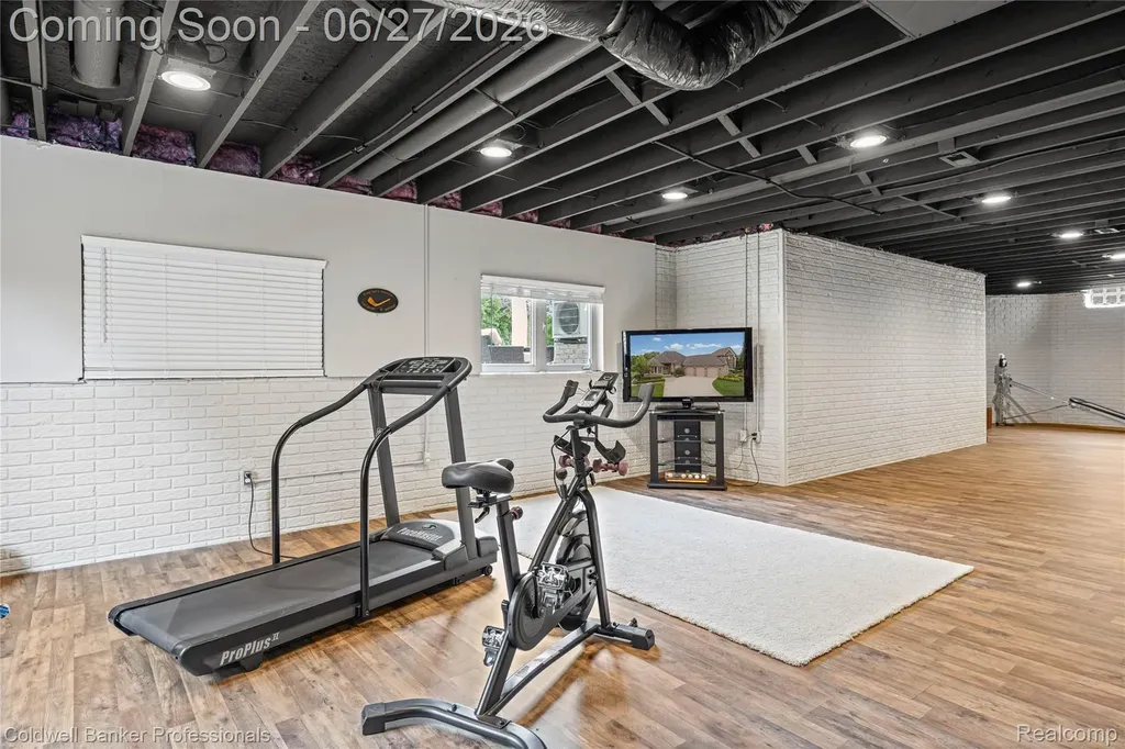 16238 Via Mera Macomb Township MI 48042