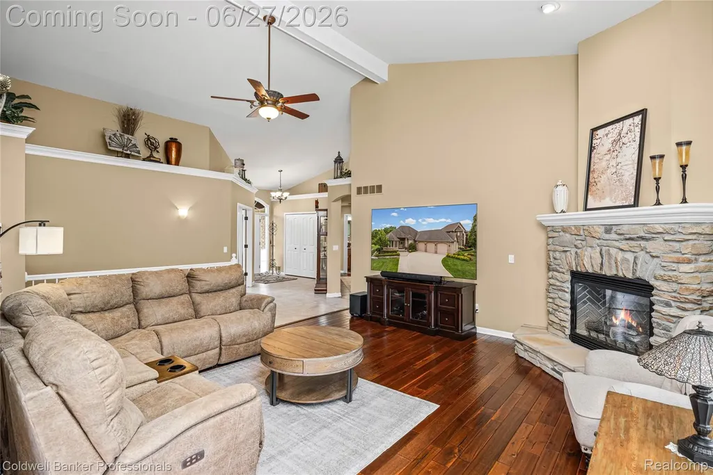16238 Via Mera Macomb Township MI 48042