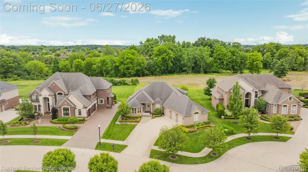 16238 Via Mera Macomb Township MI 48042