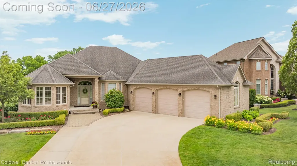 16238 Via Mera Macomb Township MI 48042