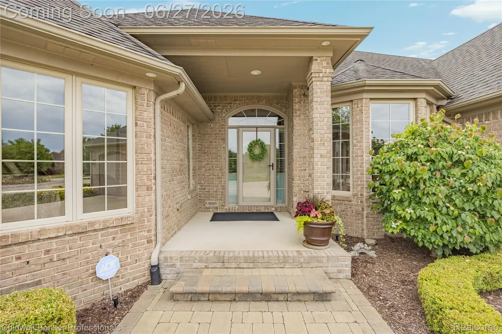 16238 Via Mera Macomb Township MI 48042