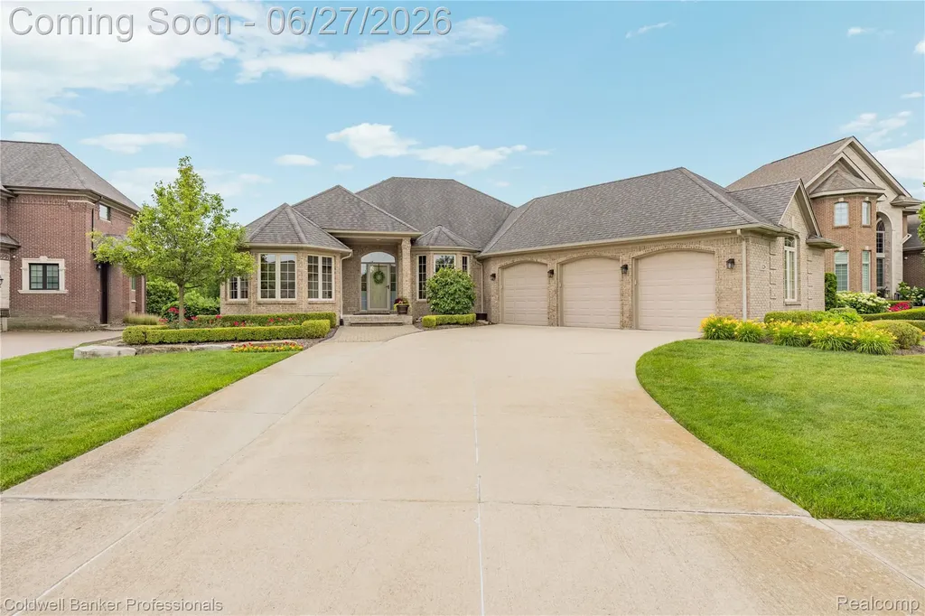 16238 Via Mera Macomb Township MI 48042