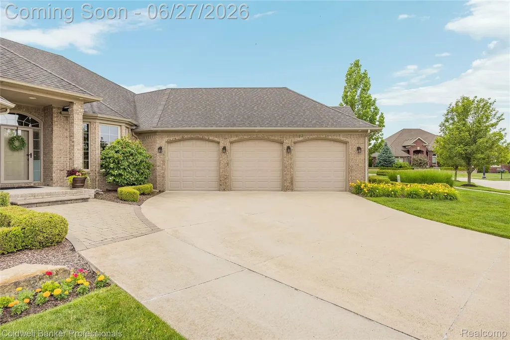 16238 Via Mera Macomb Township MI 48042