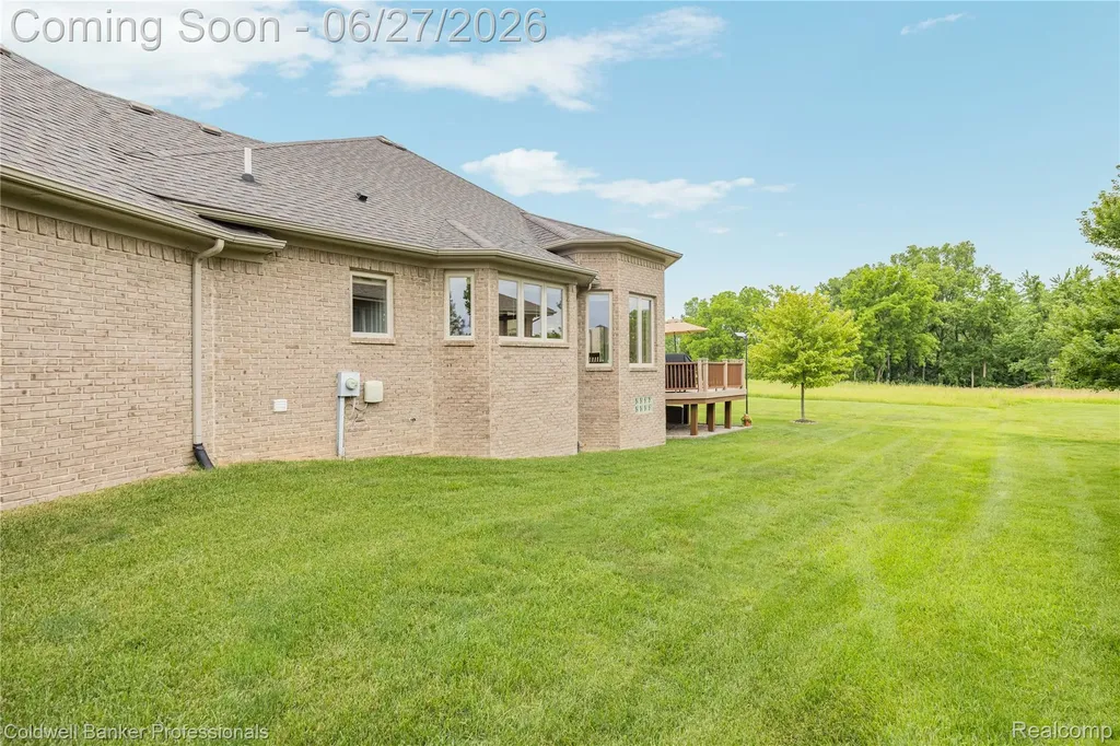 16238 Via Mera Macomb Township MI 48042