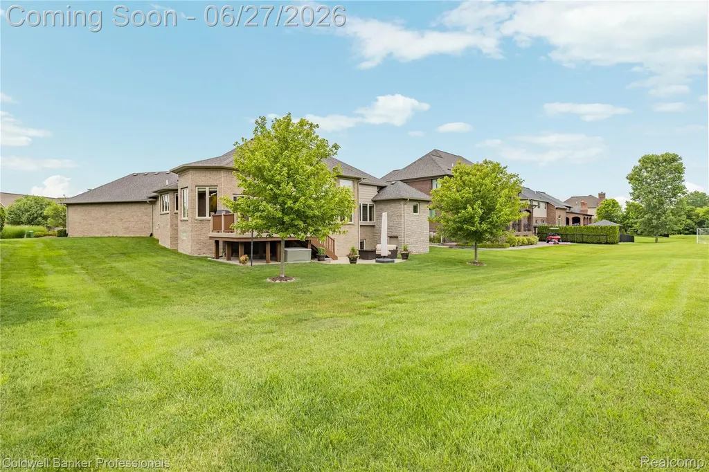 16238 Via Mera Macomb Township MI 48042