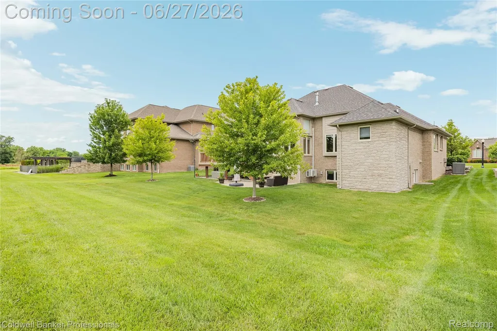 16238 Via Mera Macomb Township MI 48042