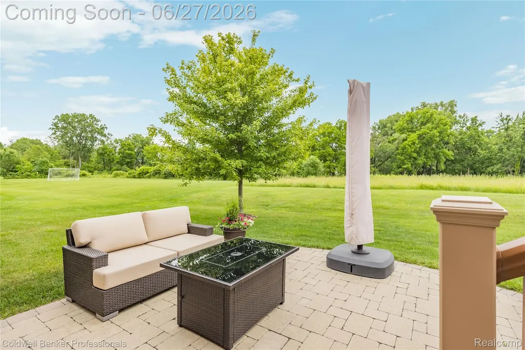 16238 Via Mera Macomb Township MI 48042